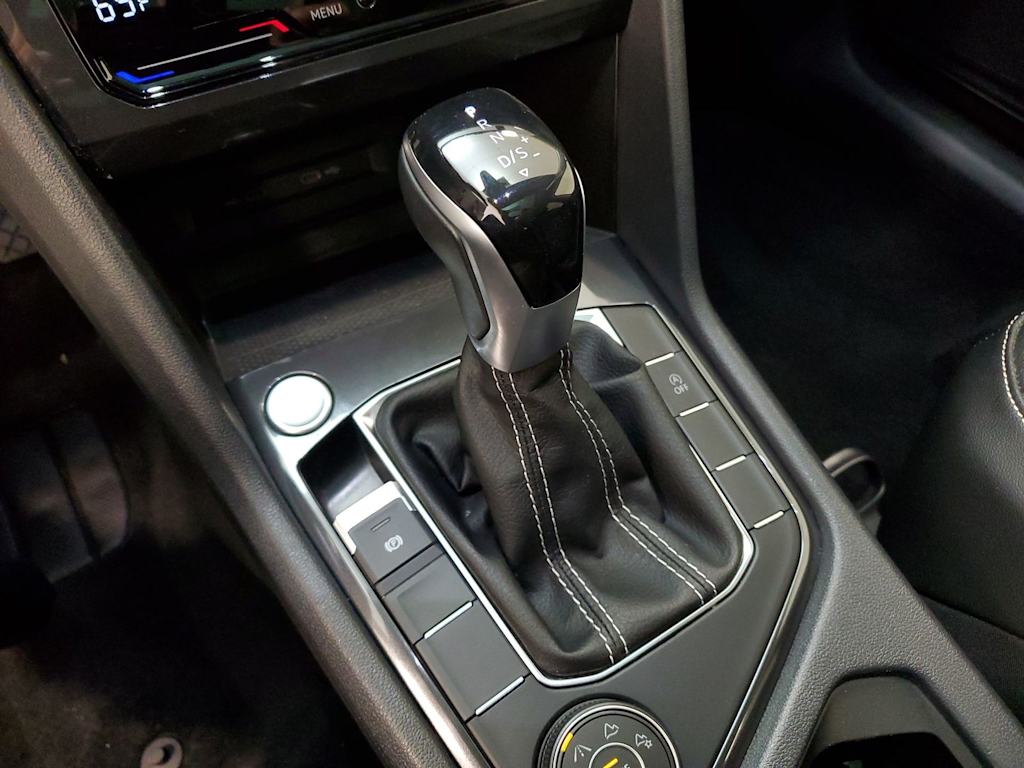 Thumbnail: 2022 Volkswagen Tiguan - 11