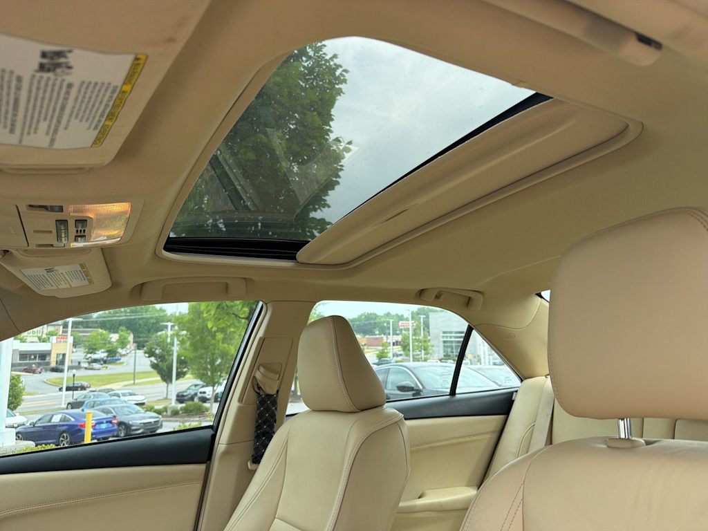 Thumbnail: 2015 Toyota Camry - 25