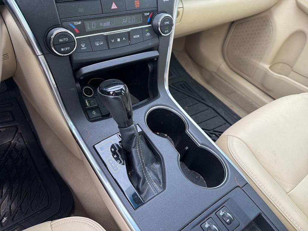 Thumbnail: 2015 Toyota Camry - 9