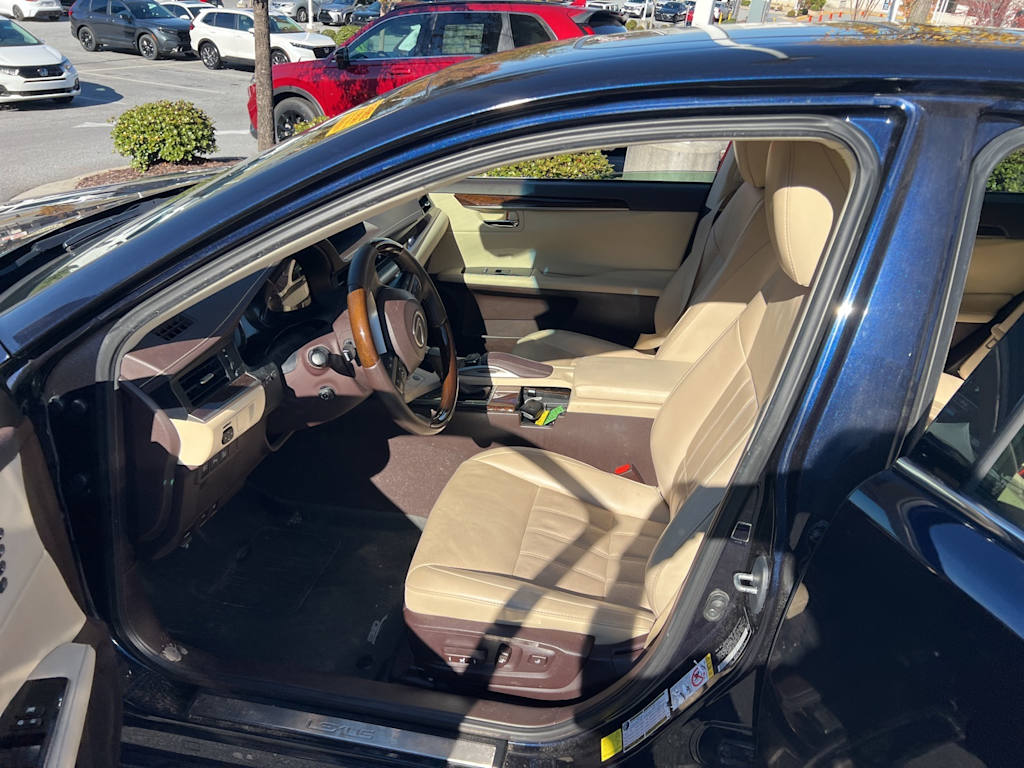 Thumbnail: 2017 Lexus ES - 6