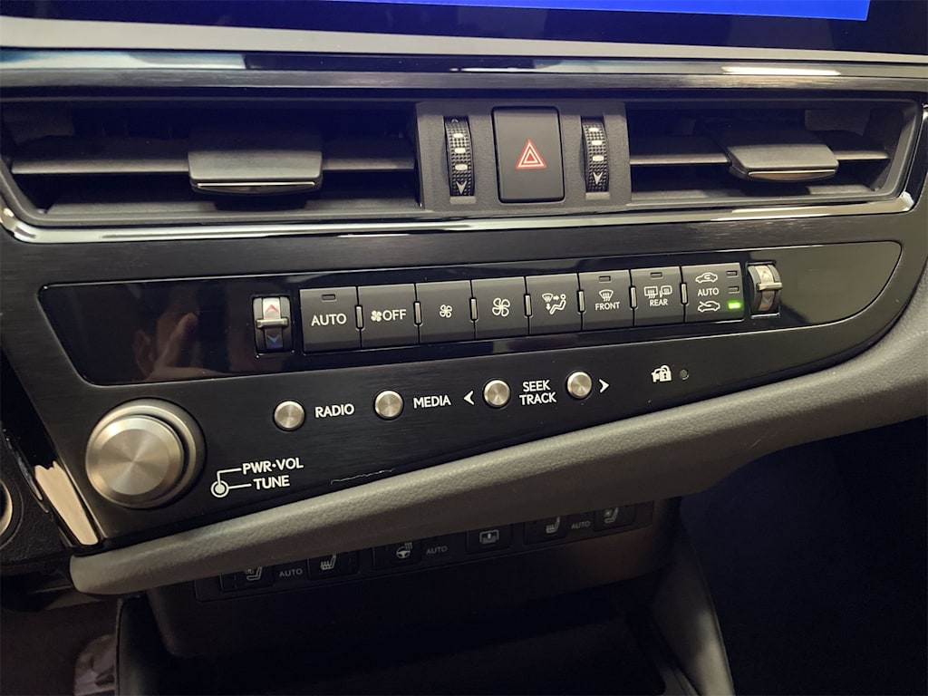 Thumbnail: 2025 Lexus ES - 33