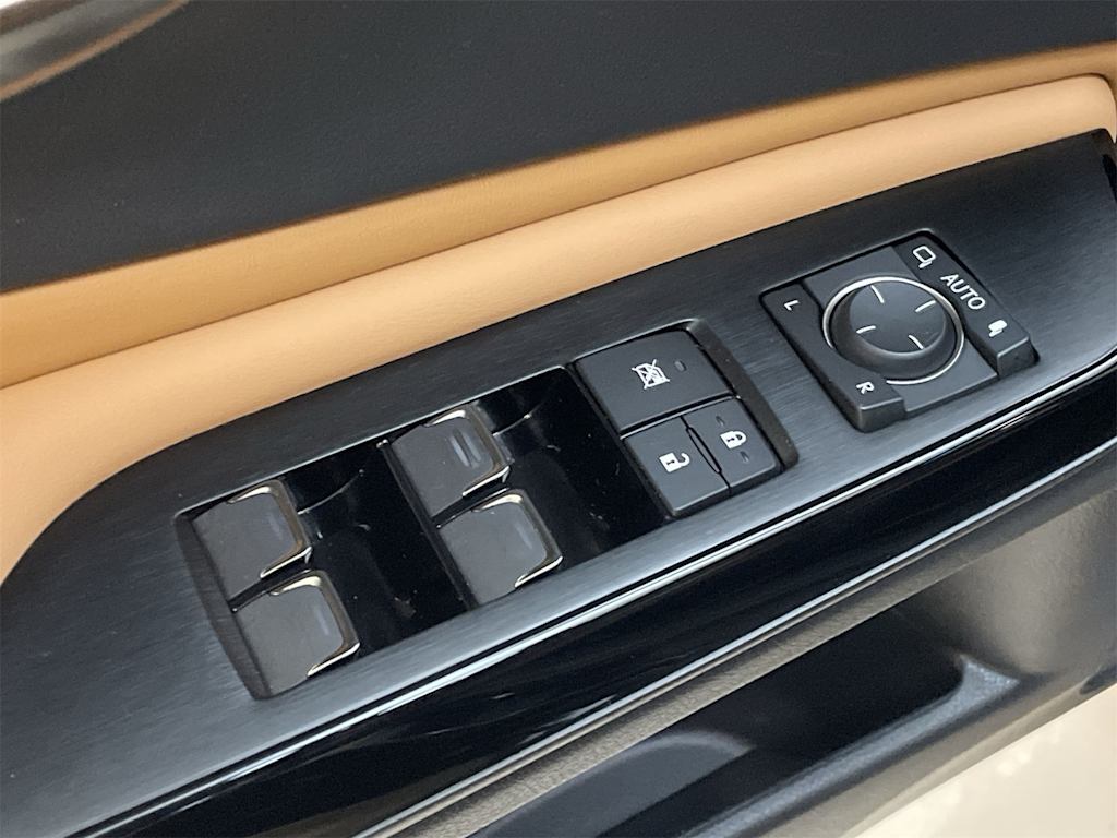 Thumbnail: 2025 Lexus ES - 24