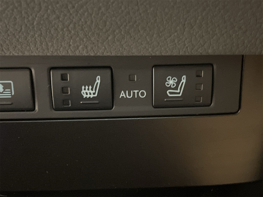 Thumbnail: 2025 Lexus ES - 15