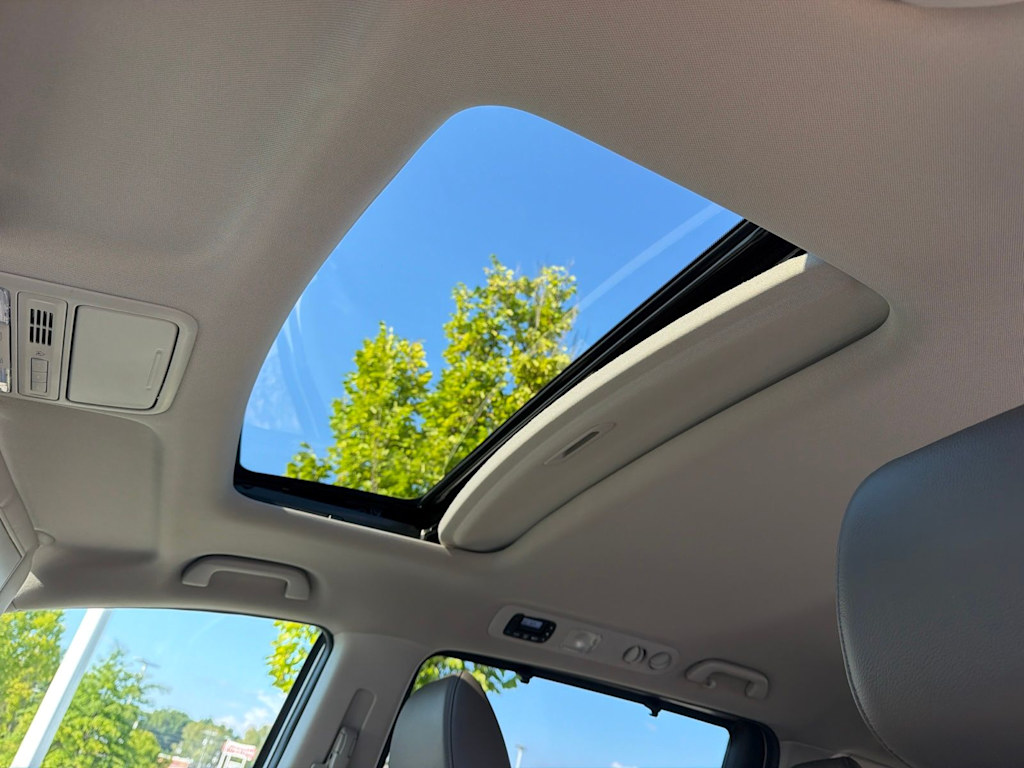 Thumbnail: 2015 Honda Odyssey - 24