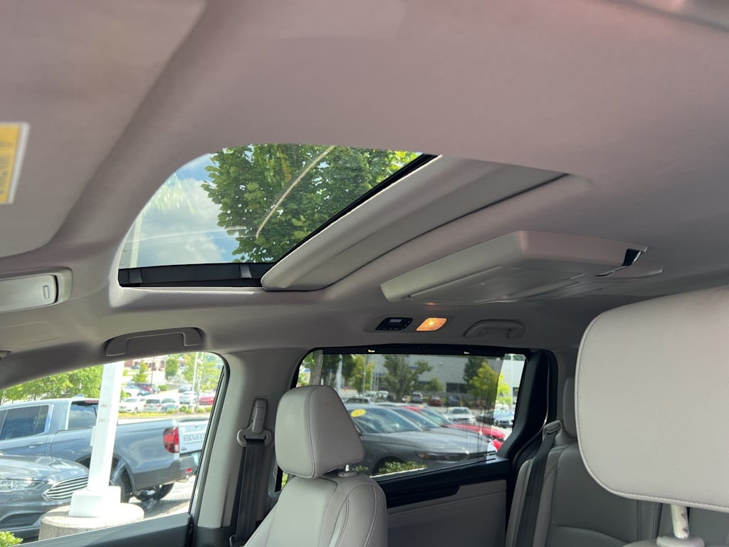 Thumbnail: 2023 Honda Odyssey - 21