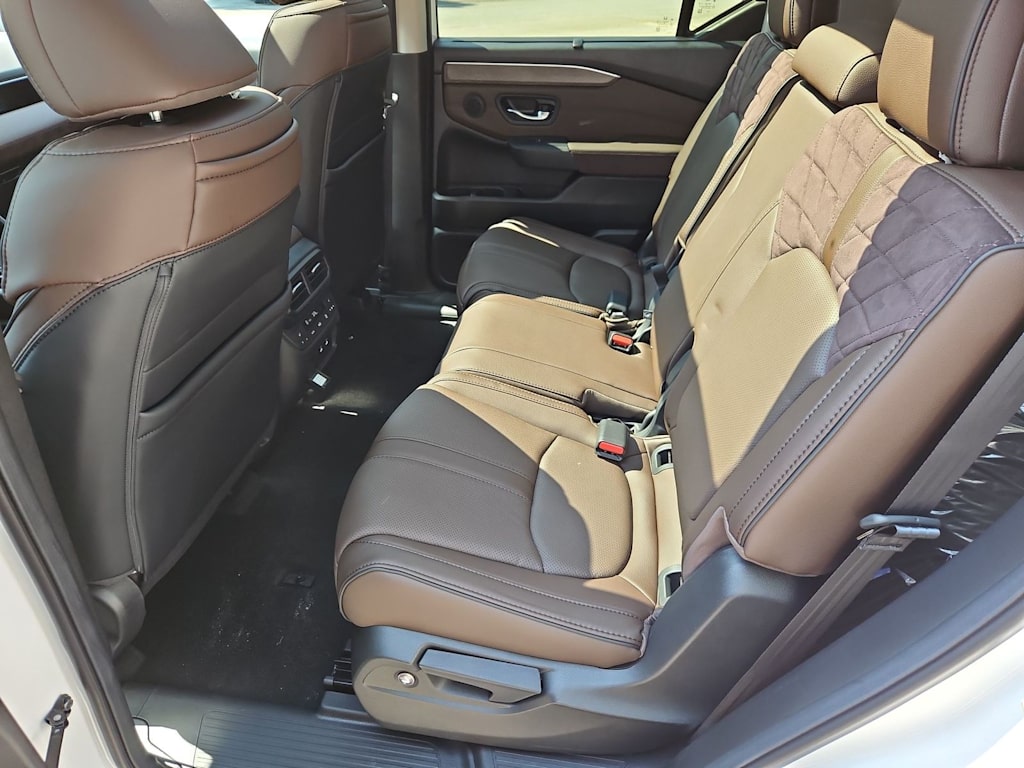 Thumbnail: 2026 Honda Pilot - 10