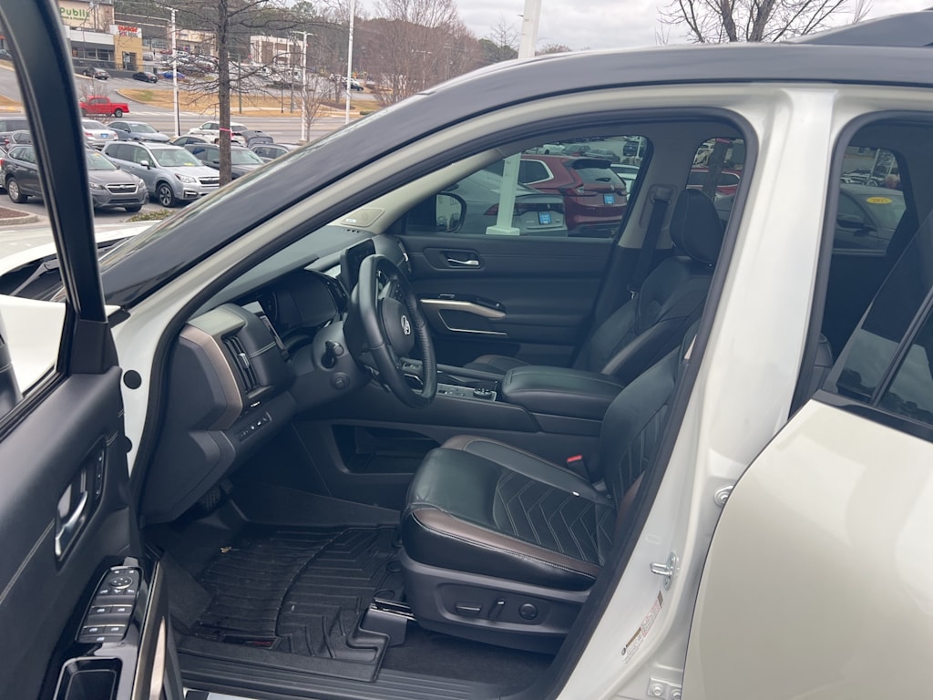 Thumbnail: 2023 Nissan Pathfinder - 19