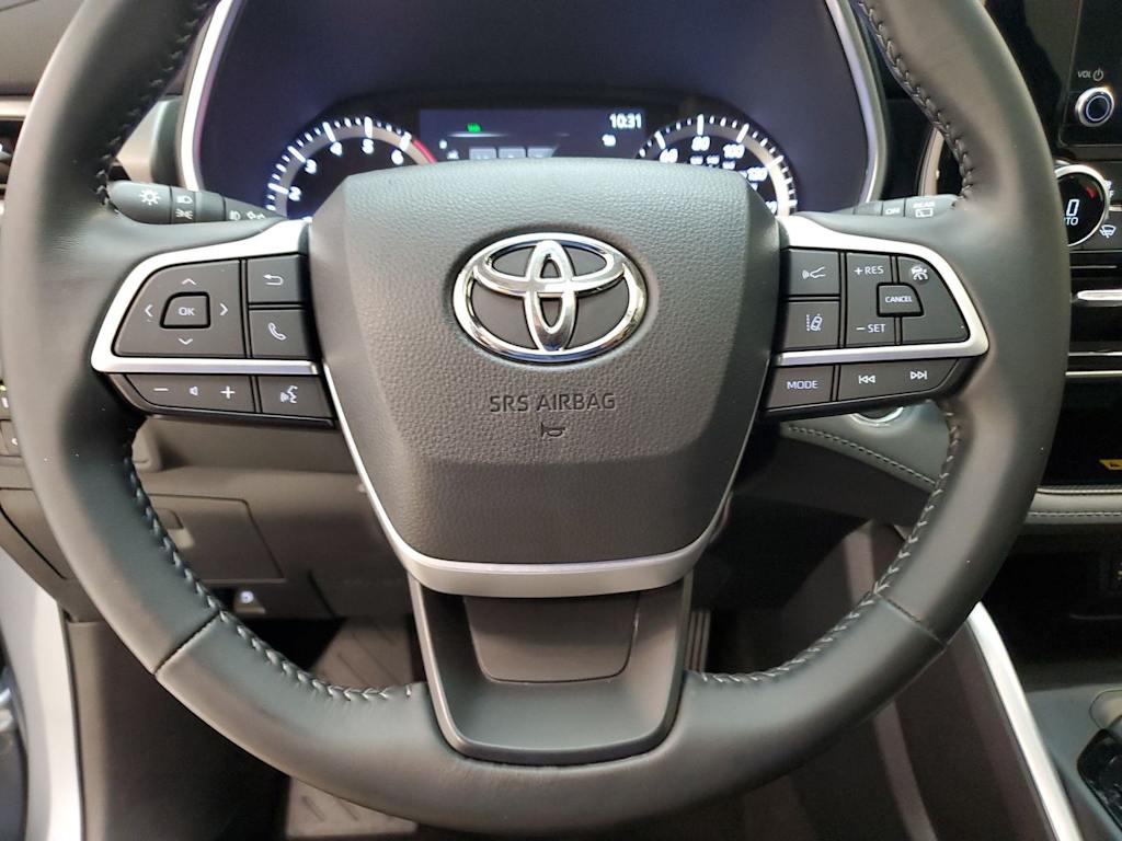 Thumbnail: 2023 Toyota Highlander - 21