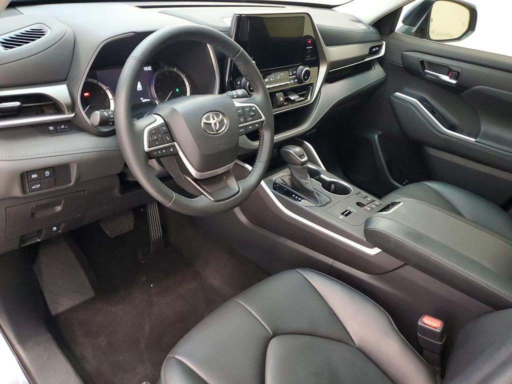Thumbnail: 2023 Toyota Highlander - 2