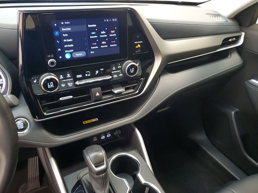 Thumbnail: 2023 Toyota Highlander - 31