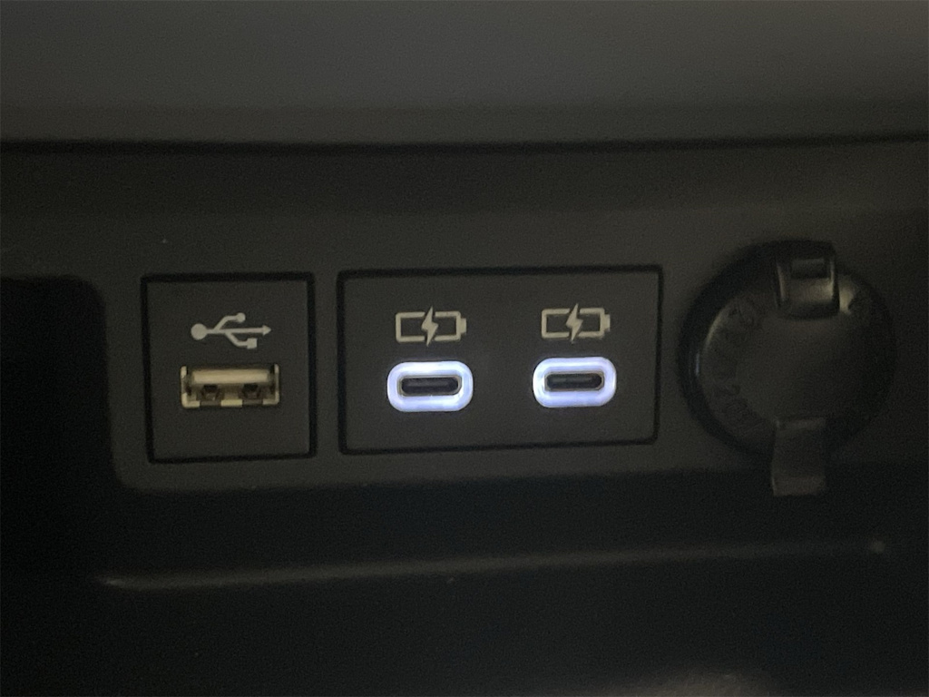 Thumbnail: 2023 Toyota Highlander - 16