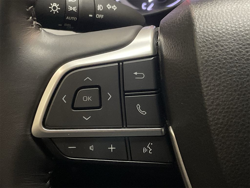 Thumbnail: 2023 Toyota Highlander - 19