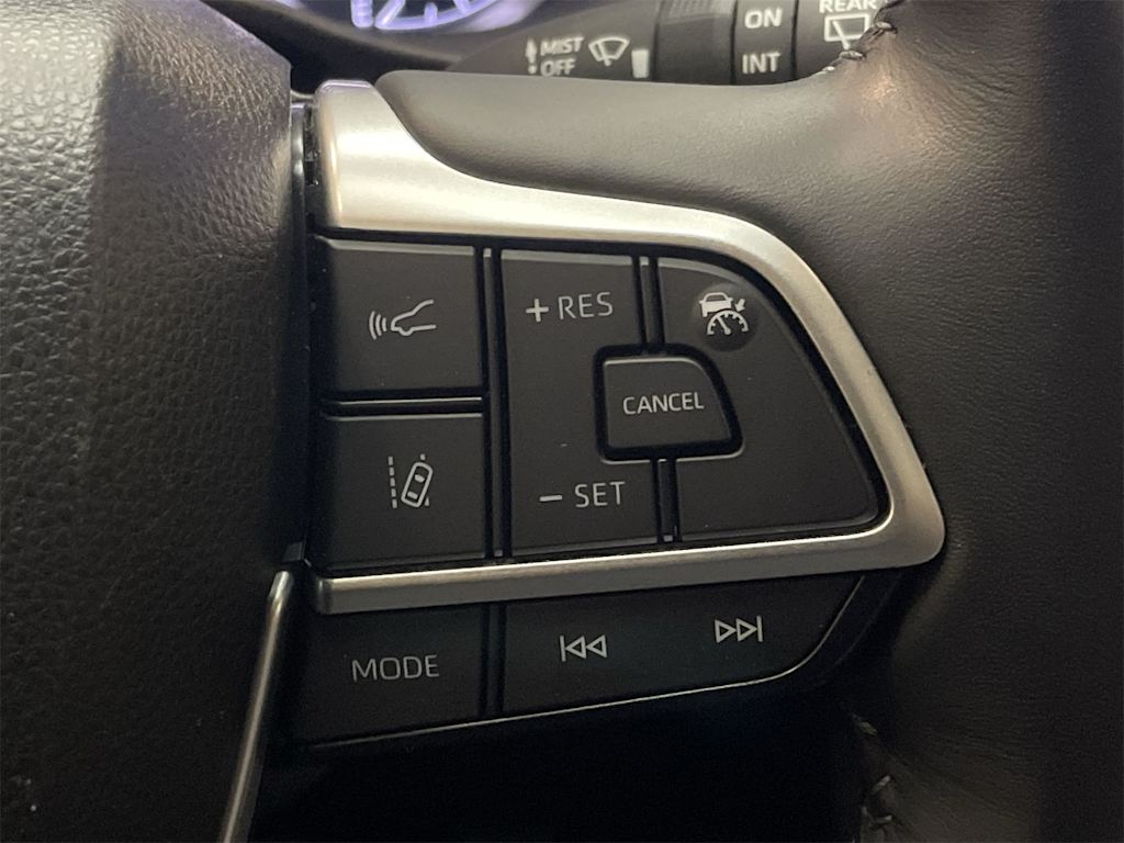 Thumbnail: 2023 Toyota Highlander - 20