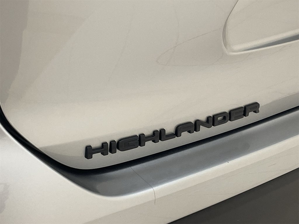 Thumbnail: 2023 Toyota Highlander - 5