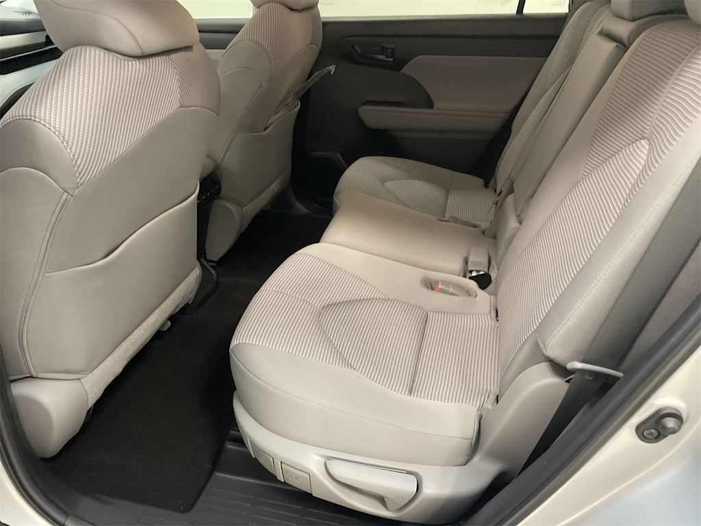 Thumbnail: 2023 Toyota Highlander - 9