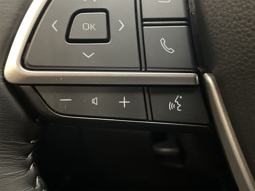 Thumbnail: 2023 Toyota Highlander - 31