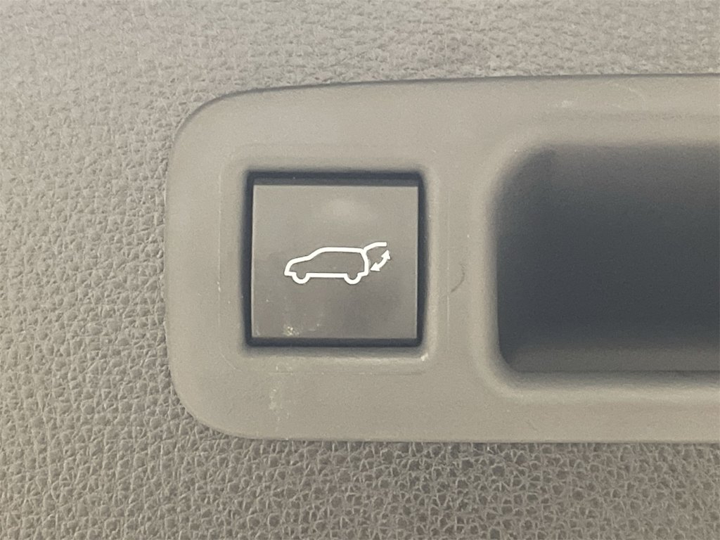 Thumbnail: 2023 Toyota Highlander - 24