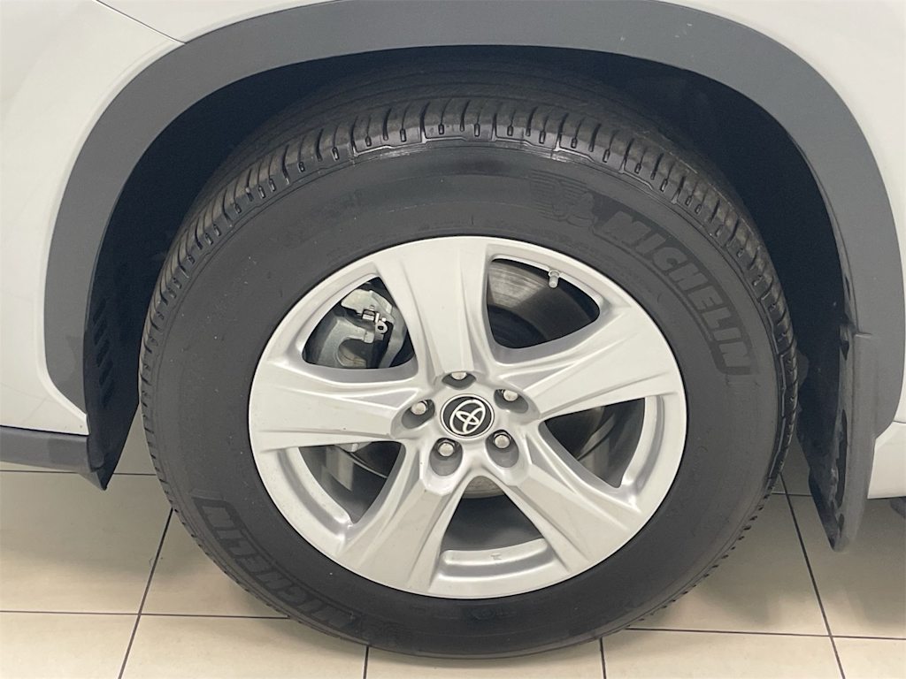 Thumbnail: 2023 Toyota Highlander - 6