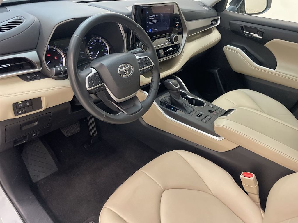Thumbnail: 2023 Toyota Highlander - 2