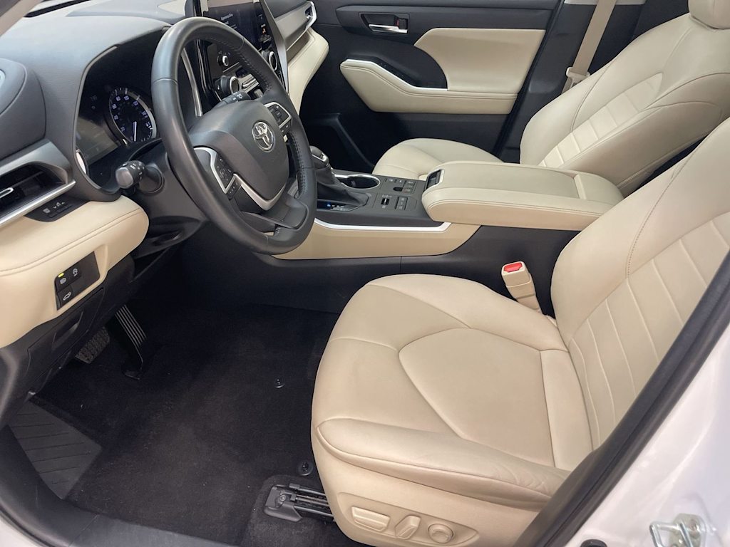 Thumbnail: 2023 Toyota Highlander - 8