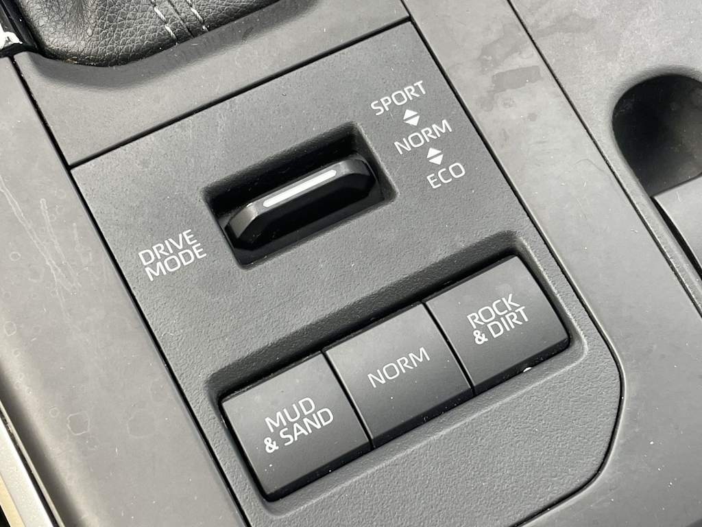 Thumbnail: 2023 Toyota Highlander - 32