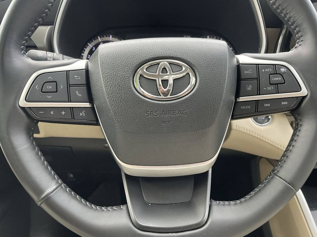 Thumbnail: 2023 Toyota Highlander - 20
