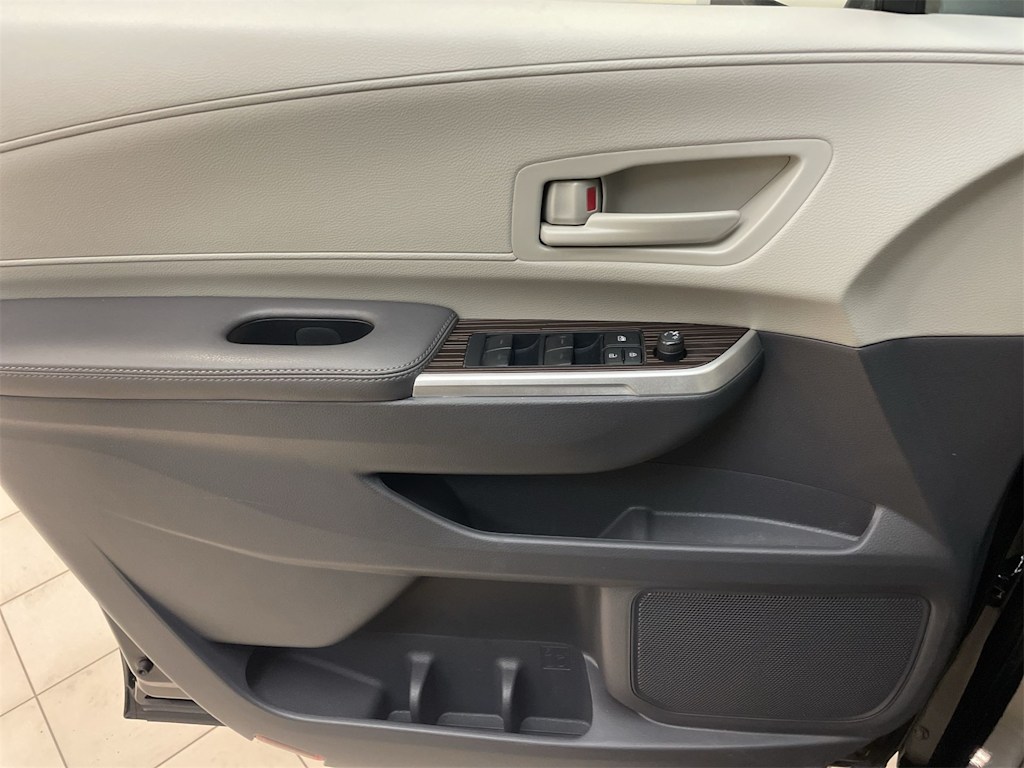 Thumbnail: 2023 Toyota Sienna - 31