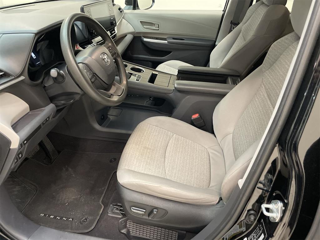 Thumbnail: 2023 Toyota Sienna - 8