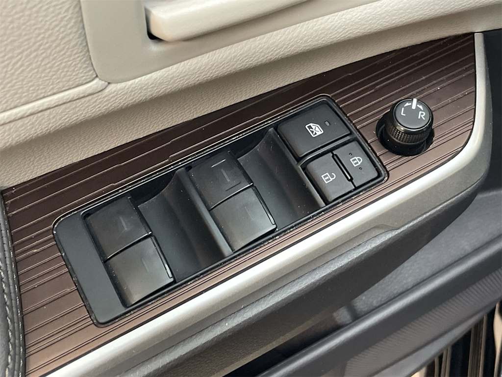 Thumbnail: 2023 Toyota Sienna - 23