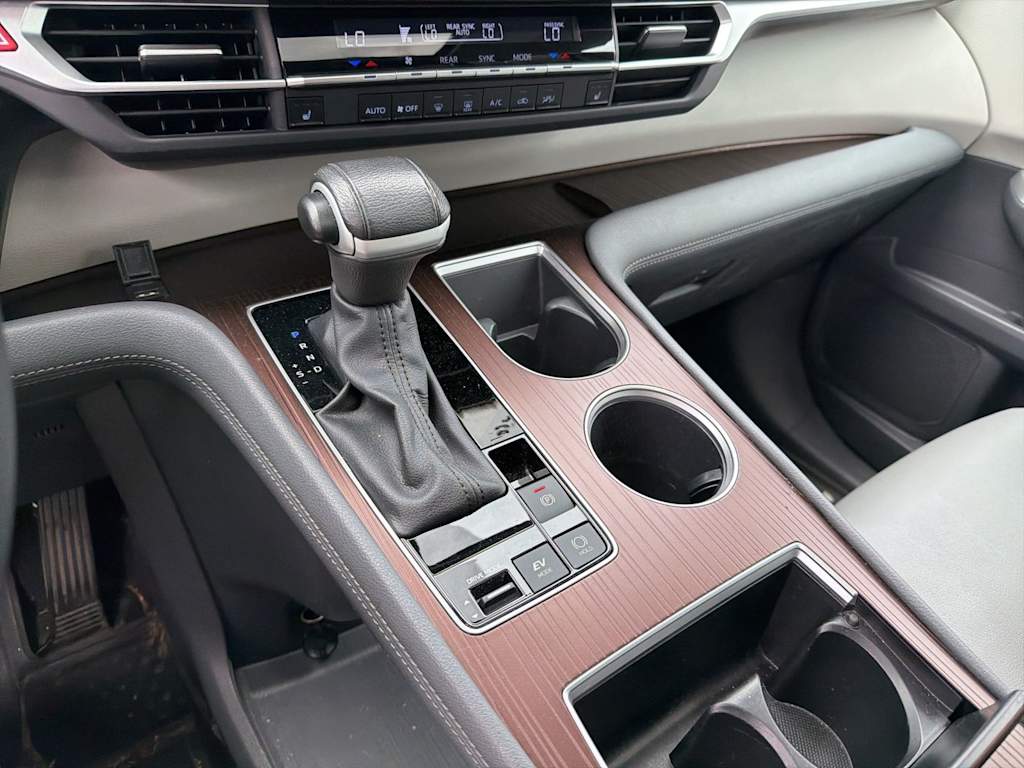 Thumbnail: 2023 Toyota Sienna - 10