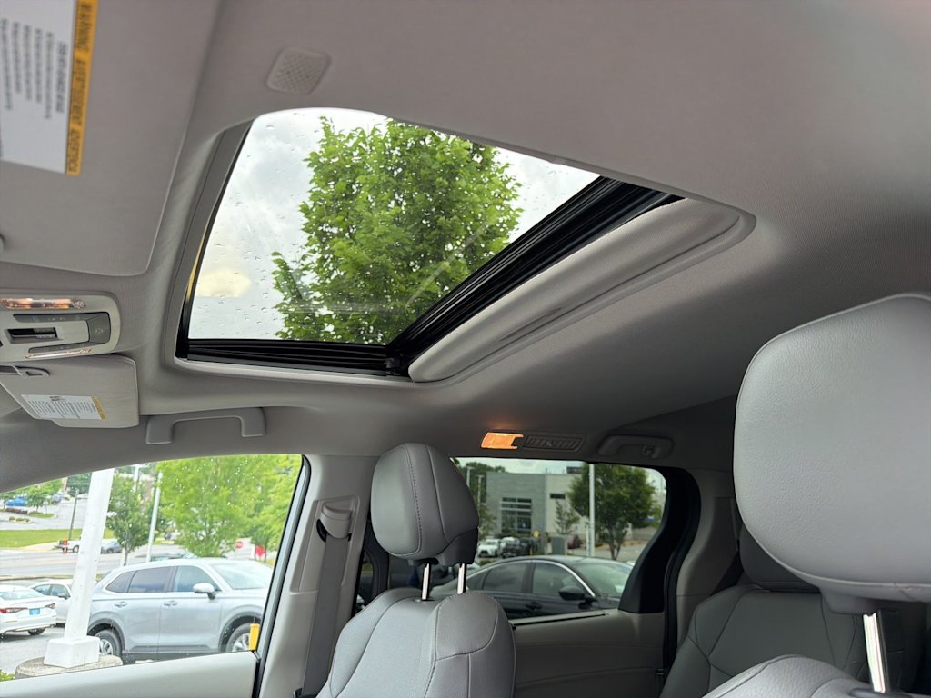 Thumbnail: 2023 Toyota Sienna - 24