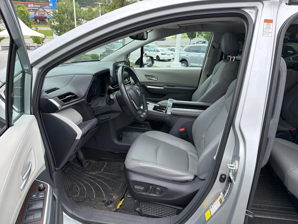 Thumbnail: 2023 Toyota Sienna - 7