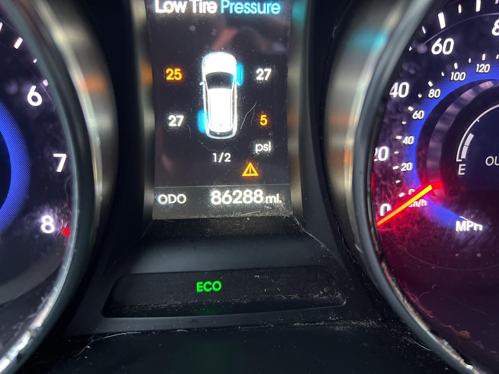 Thumbnail: 2016 Hyundai Santa Fe - 9