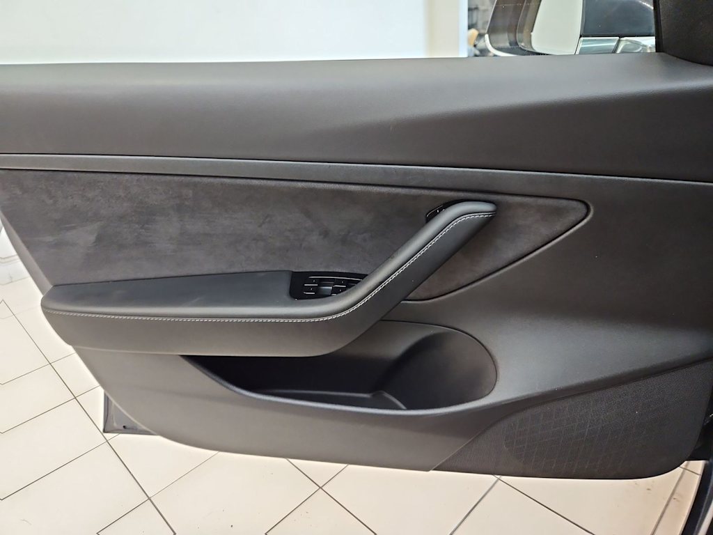 Thumbnail: 2020 Tesla Model 3 - 23
