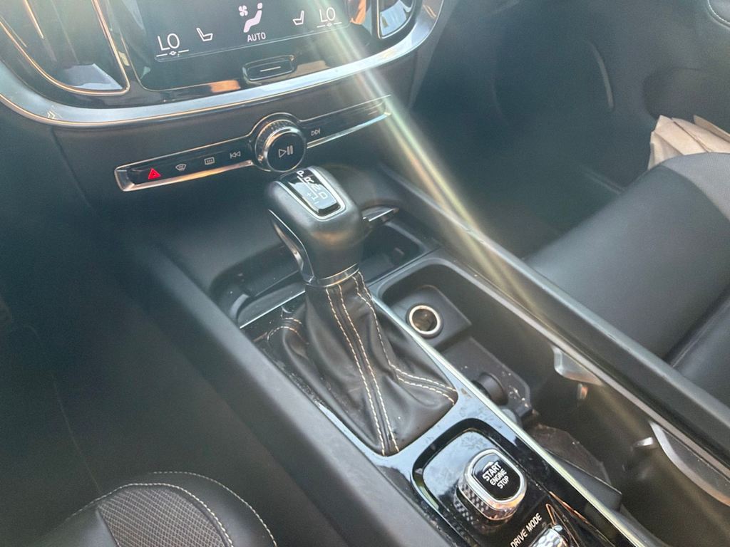 Thumbnail: 2019 Volvo S60 - 9