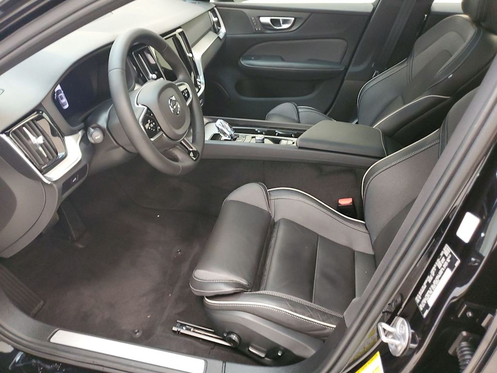 Thumbnail: 2024 Volvo S60 - 9