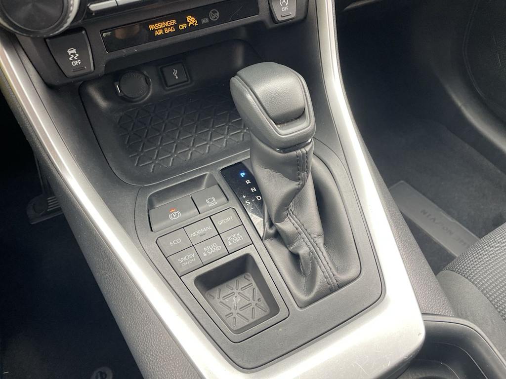 Thumbnail: 2020 Toyota RAV4 - 11