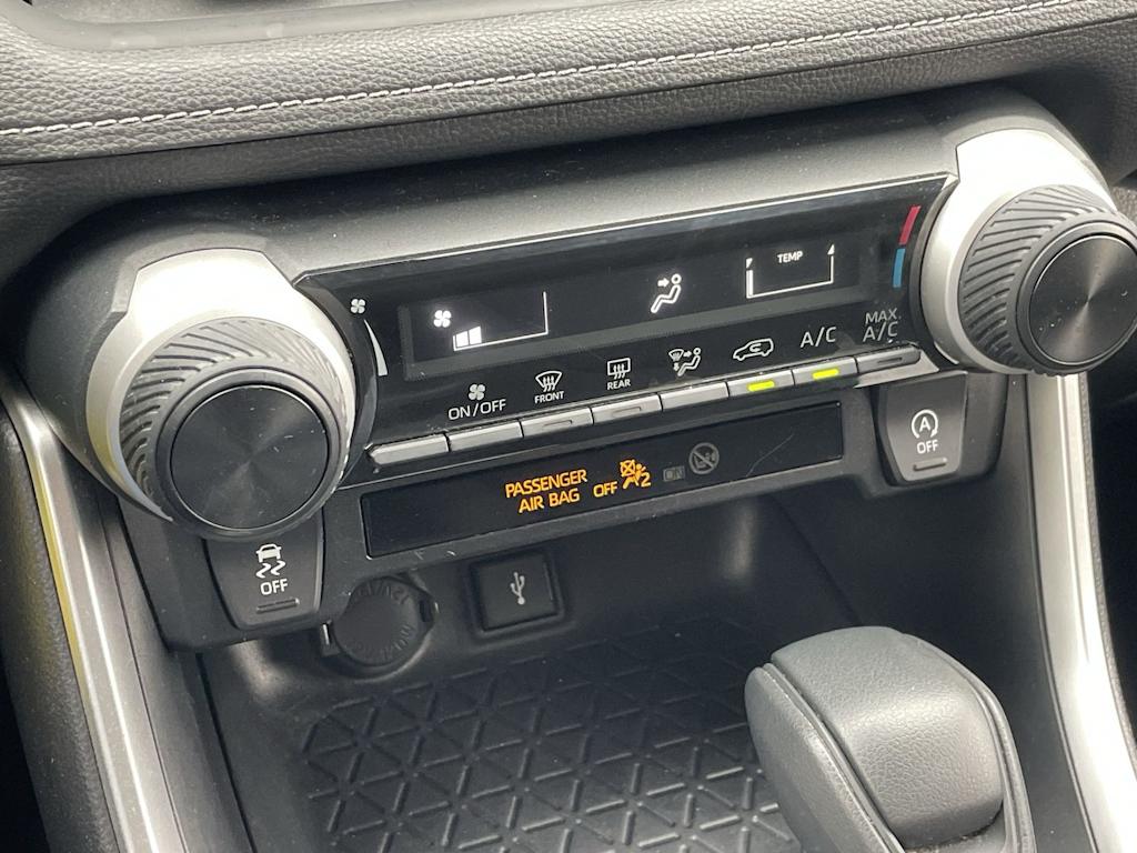 Thumbnail: 2020 Toyota RAV4 - 27