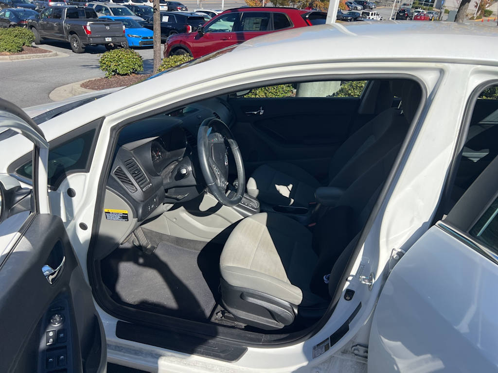 Thumbnail: 2016 Kia Forte - 18