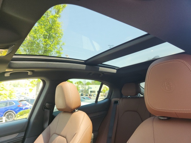2022 Alfa Romeo Stelvio Ti 21
