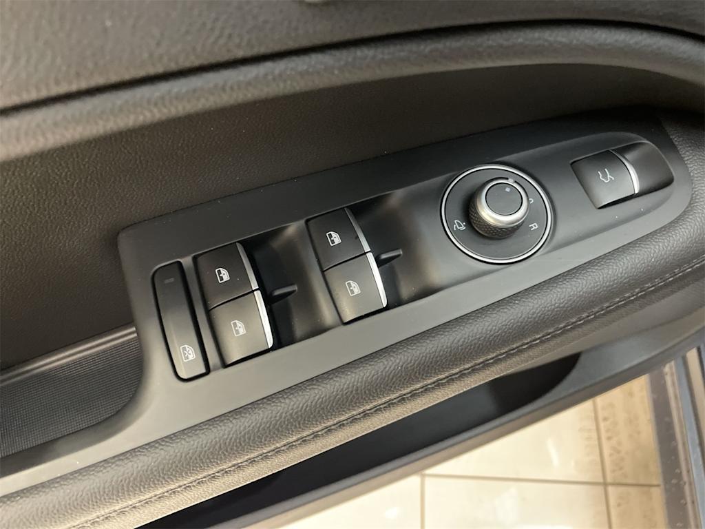 2022 Alfa Romeo Stelvio Ti 26