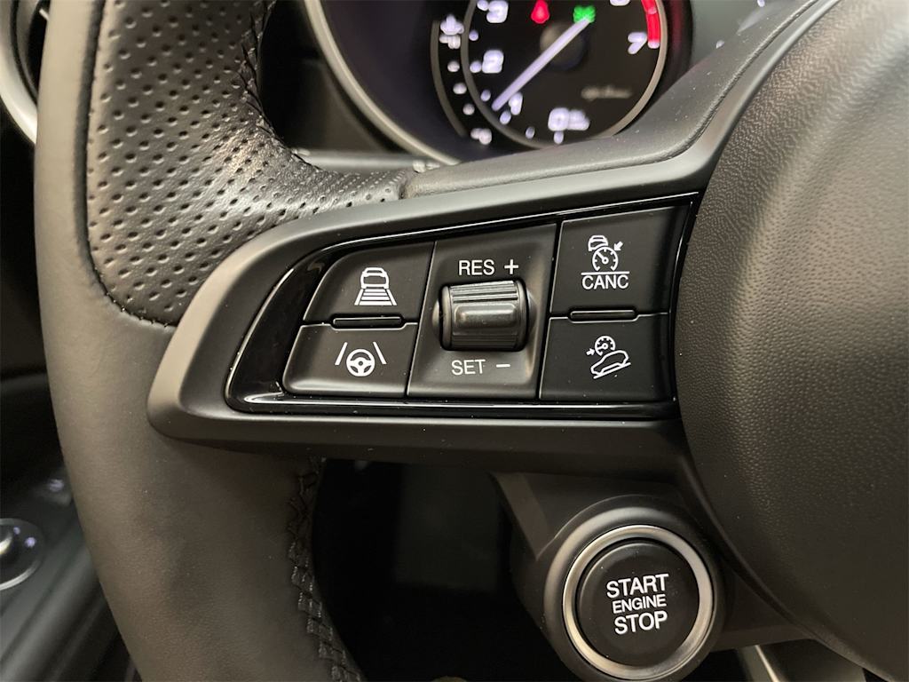 2022 Alfa Romeo Stelvio Ti 22