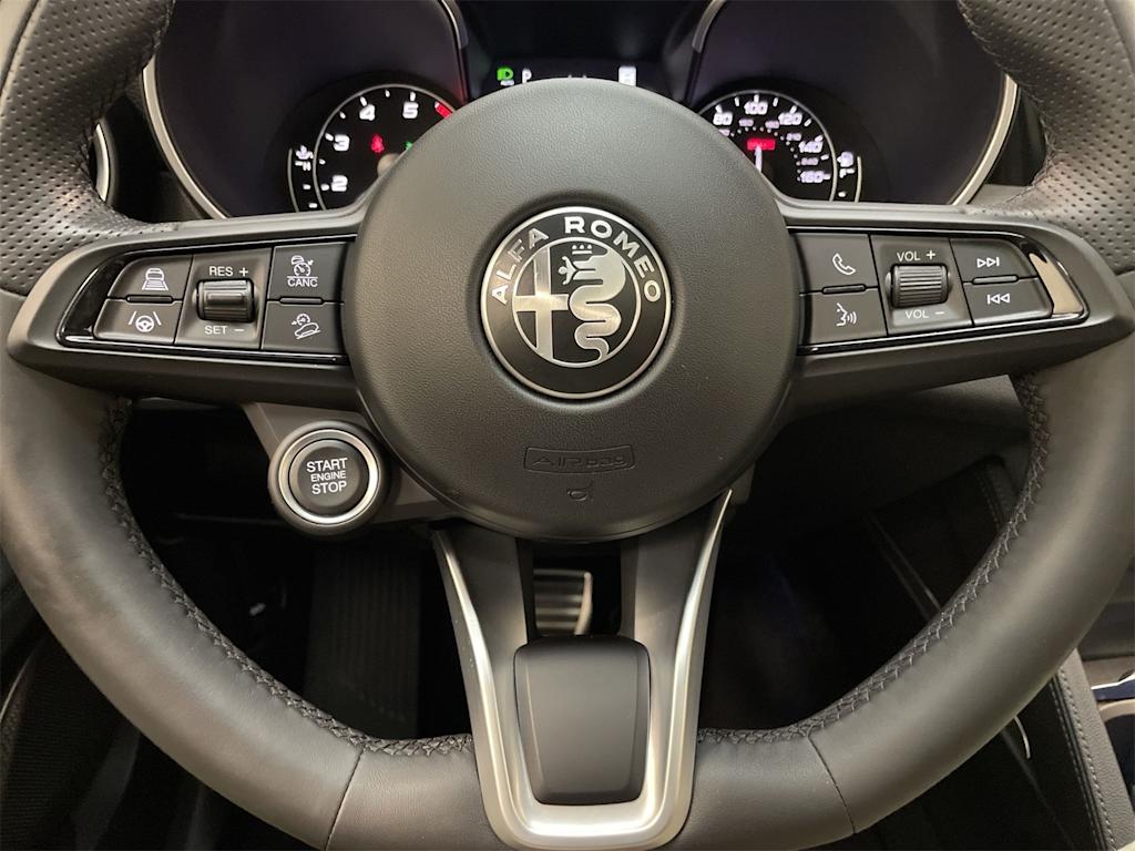 2022 Alfa Romeo Stelvio Ti 21