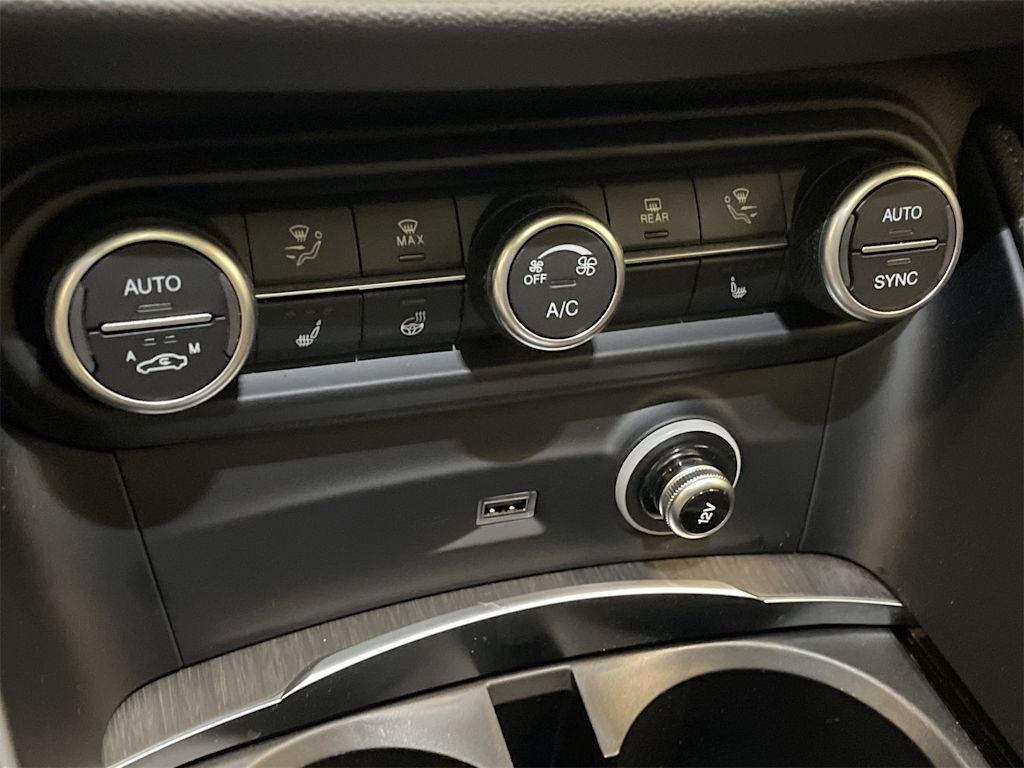 2022 Alfa Romeo Stelvio Ti 33
