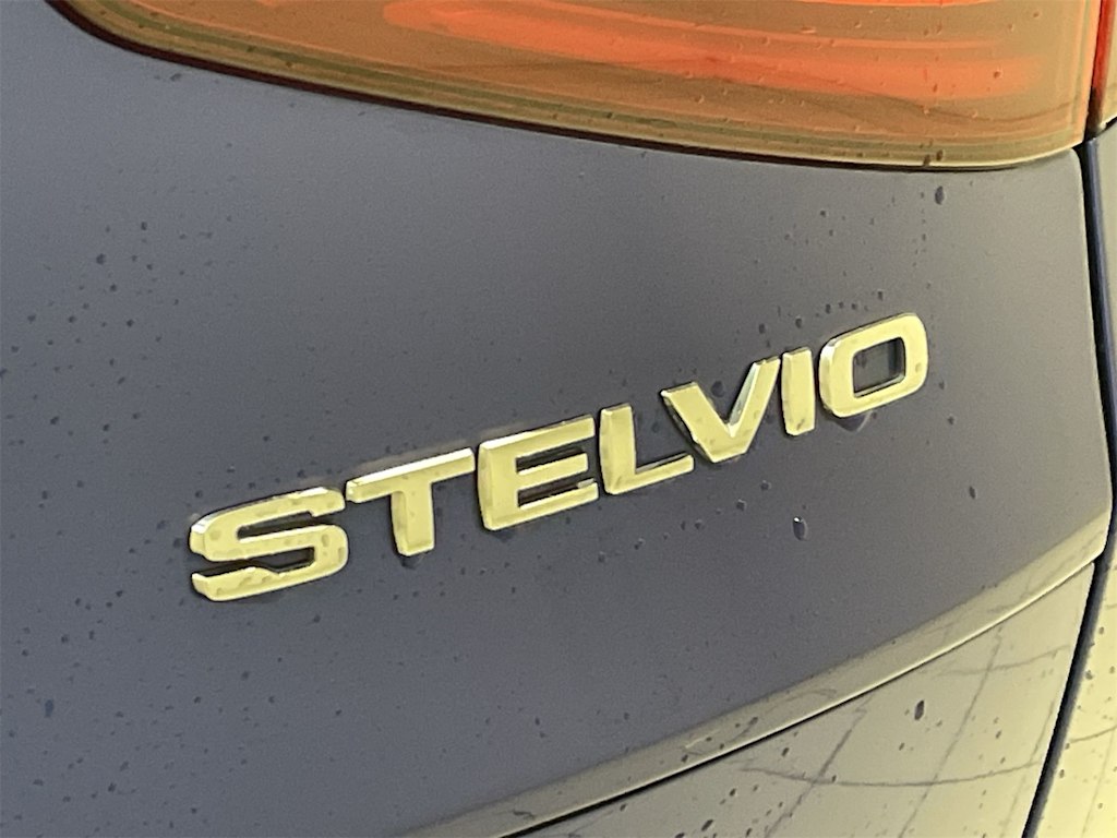 2022 Alfa Romeo Stelvio Ti 5