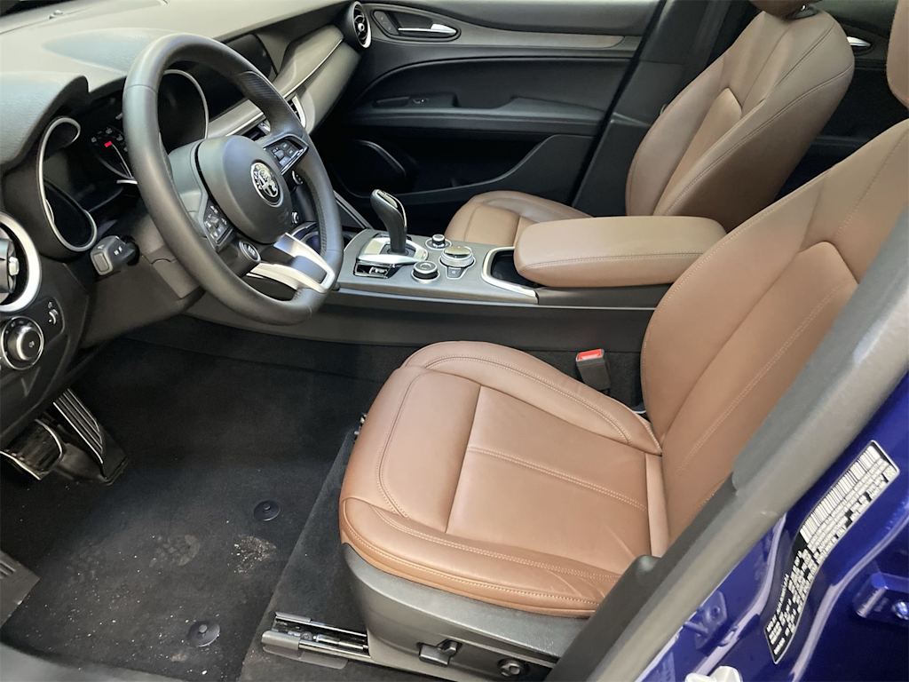2022 Alfa Romeo Stelvio Ti 8