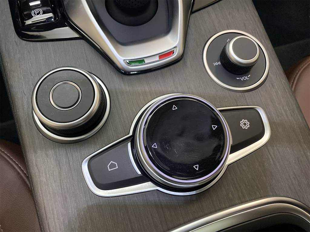 2022 Alfa Romeo Stelvio Ti 32