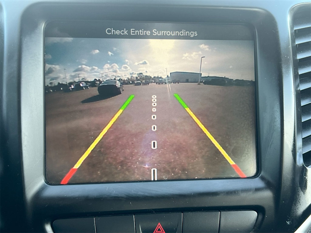 Thumbnail: 2015 Jeep Cherokee - 33