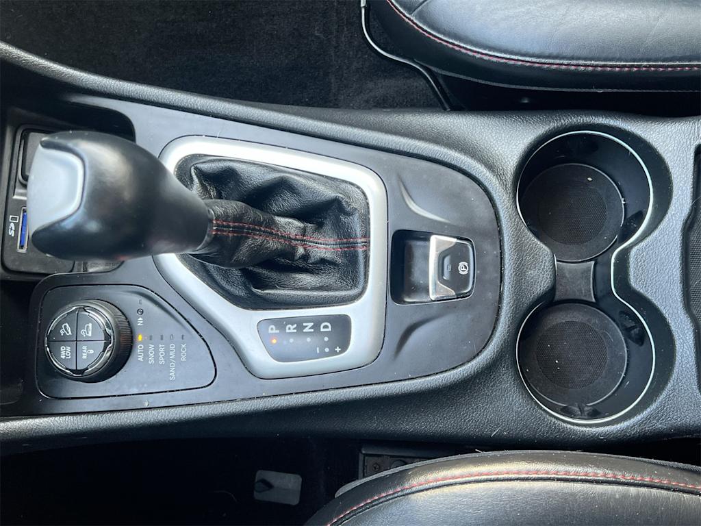 Thumbnail: 2015 Jeep Cherokee - 14