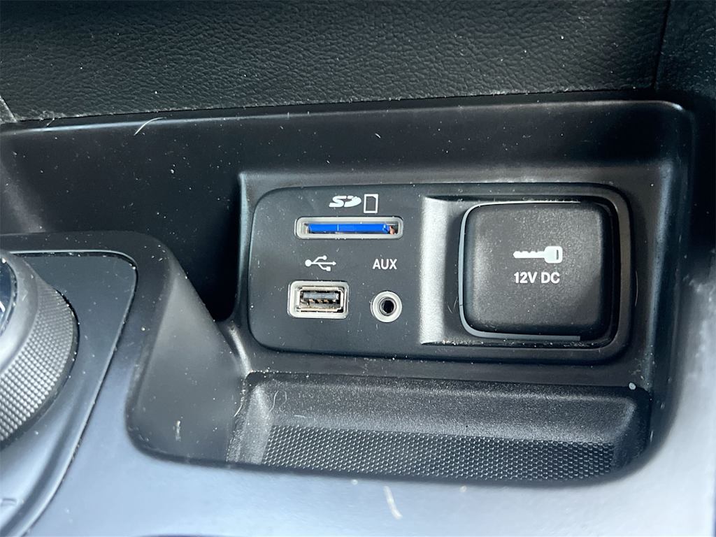 Thumbnail: 2015 Jeep Cherokee - 17